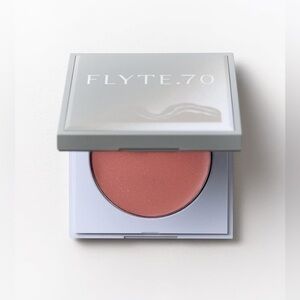 FLYTE.70 HazyCheek.Crème - Tenderness